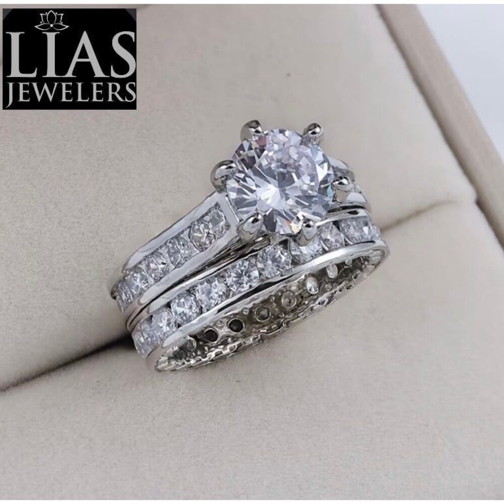 New 18k white gold wedding ring set